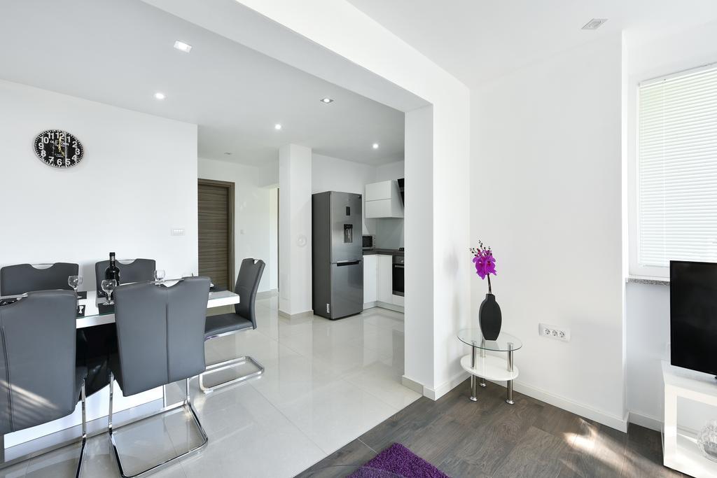 Apartman Kresan Sukosan Exterior photo
